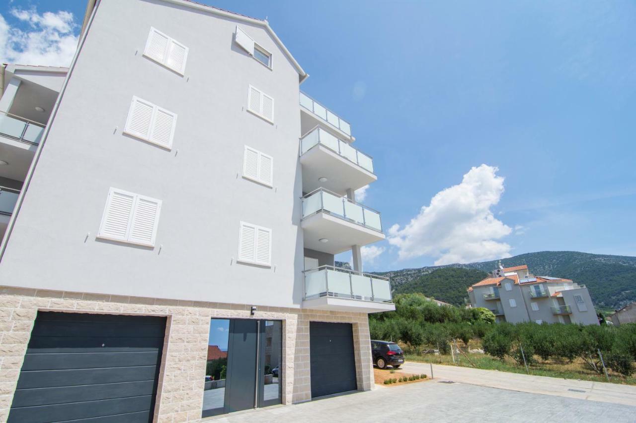Apartments Sara 3 Bol Exterior foto