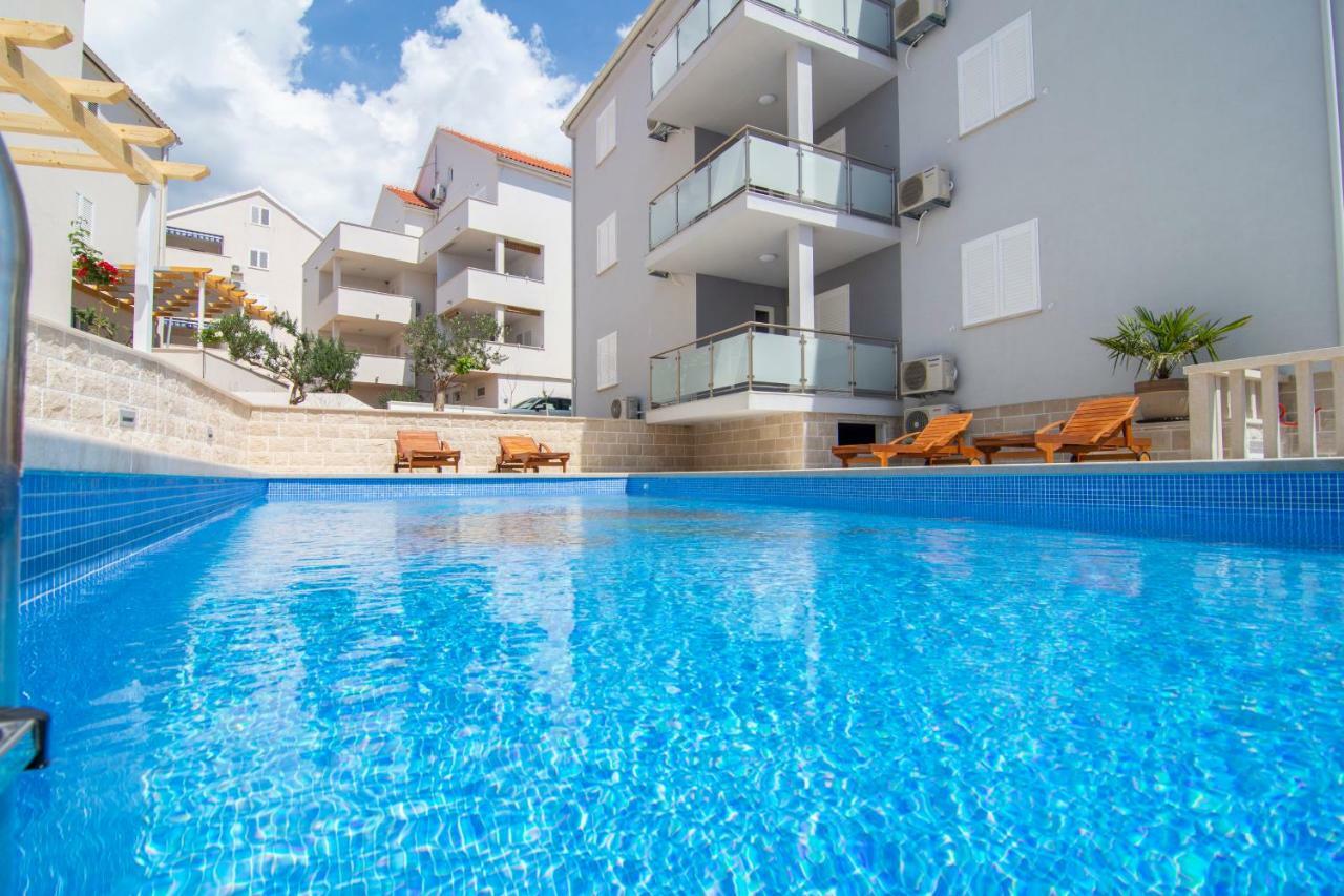 Apartments Sara 3 Bol Exterior foto